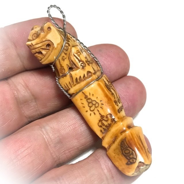 Carved Boars Tusk Tiger Amulet with Inscriptions Luang Por Sawai 28 amulet21 7 JPG