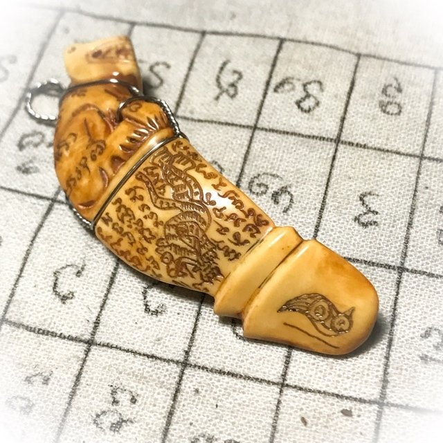 Carved Boars Tusk Tiger Amulet with Inscriptions Luang Por Sawai 19 amulet20 2 JPG
