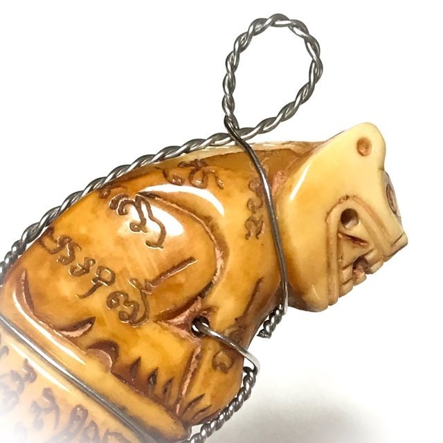 Carved Boars Tusk Tiger Amulet with Inscriptions Luang Por Sawai 13 amulet21 14 JPG